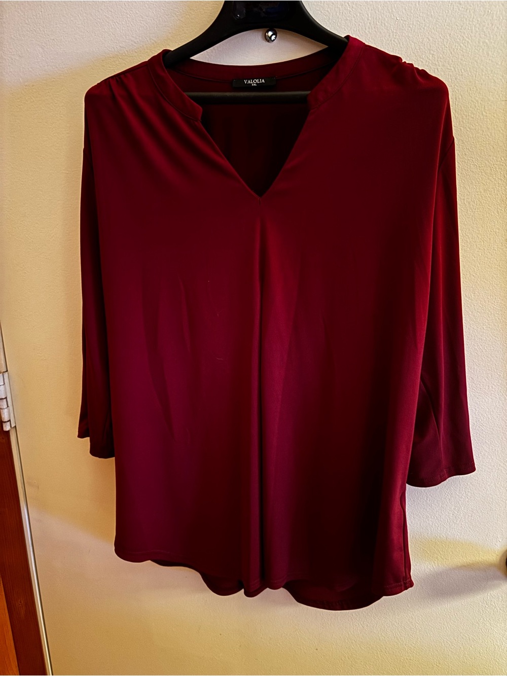 Valolia Women’s V-Neck Long Sleeve Top in Burgundy